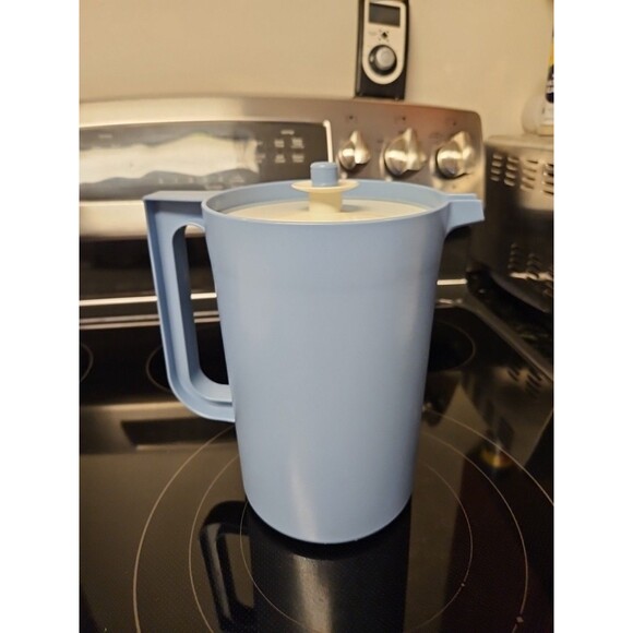 Vintage Tupperware 2qt Pitcher Jug Country Blue with Push Button Lid 1676-4 - Picture 4 of 14